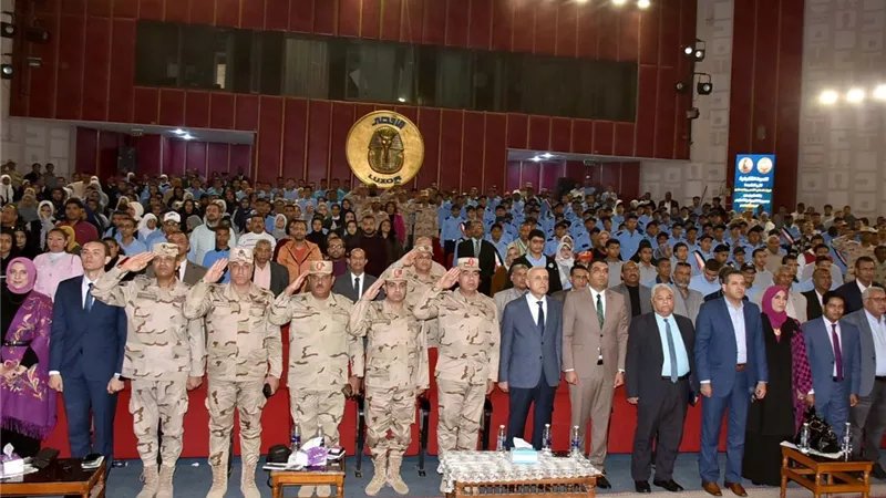 قائد قوات الدفاع الشعبى ومحافظ الأقصريشهدان الندوة التثقيفية