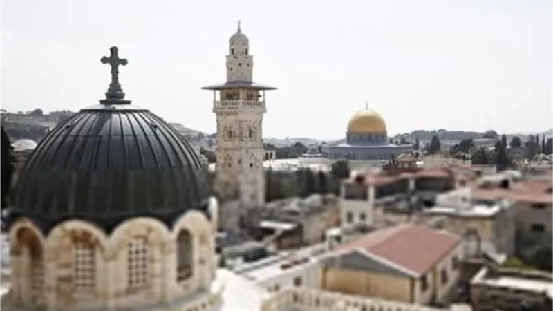 كنائس القدس تدعو لضرورة وقف التهجير القسرى لأهل غزة