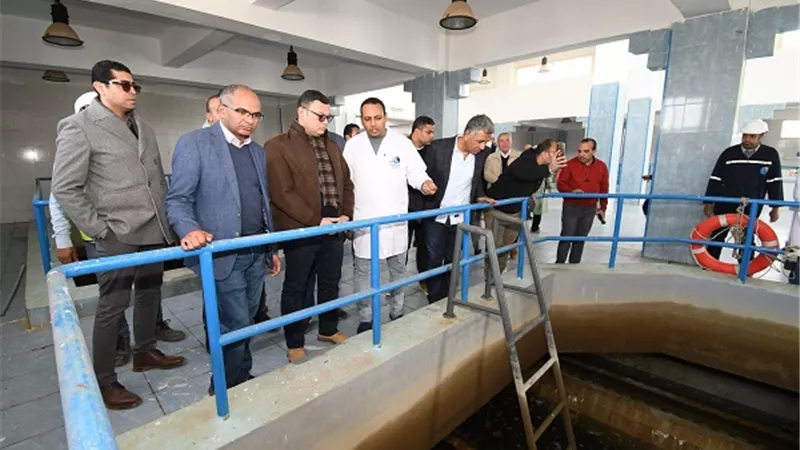 وزير الإسكان ومحافظ القليوبية يتفقدان محطة تنقية مياه الشرب بالقناطر الخيرية