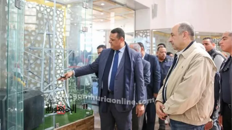 وزير قطاع الأعمال يزور 