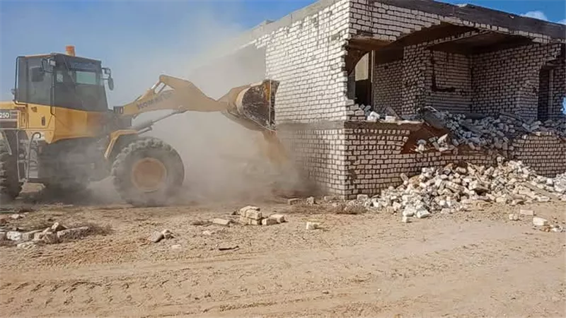حملة إزالة تعديات علي الاراضي الزراعيه بمركز الحمام بمطروح