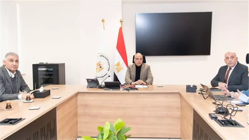 وزير الري يؤكد ضرورة التعامل بحرص مع المياه الجوفية
