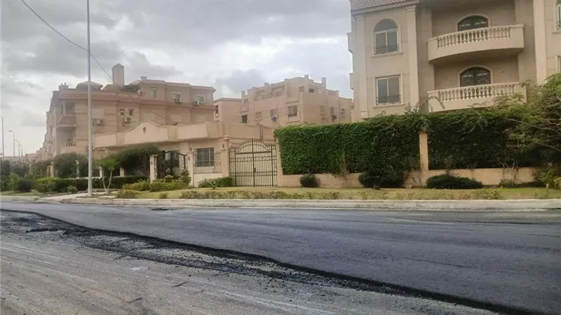 وزير الإسكان يتابع مشروعات رفع كفاءة وتطوير الطرق بالمدن الجديدة