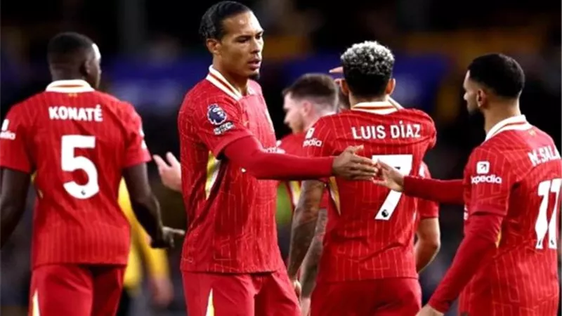 نجم ليفربول يحسم موقفه من اهتمام سان جيرمان وريال مدريد