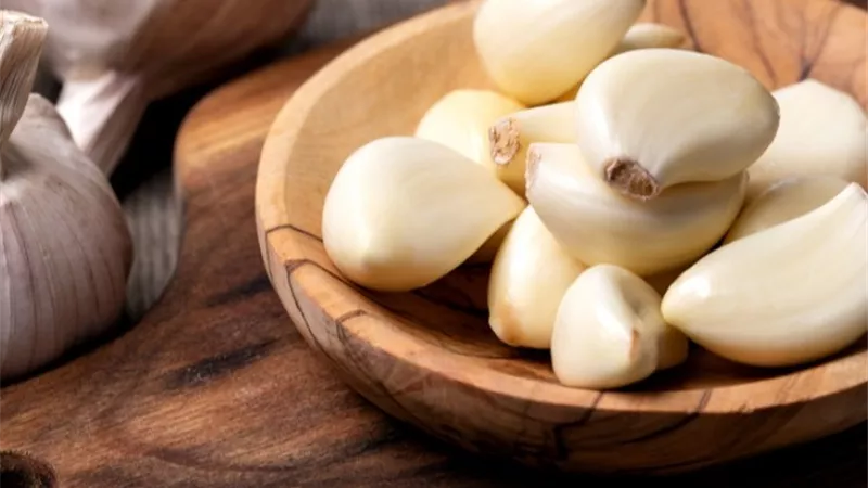 أفضل الطرق لتخزين الثوم في الثلاجة