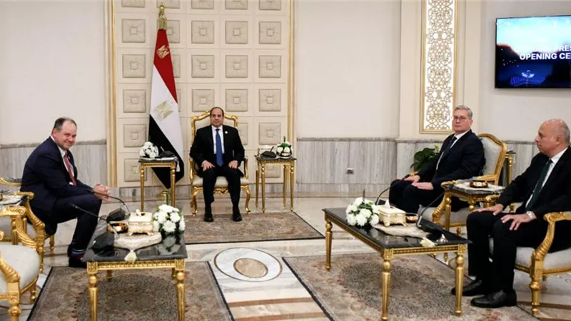 الرئيس السيسى يؤكد أهمية تعزيز أنشطة شركة أباتشي الأمريكية واستثماراتها فى مصر