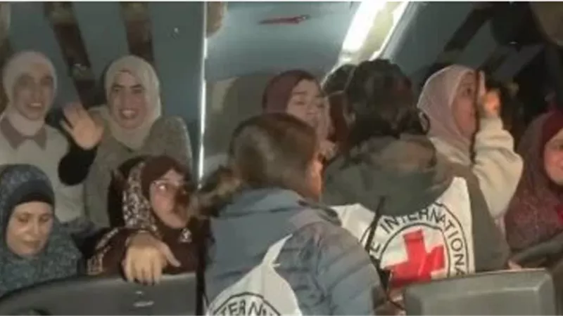 إعلام إسرائيلي: تل أبيب ستفرج عن النساء والقاصرين في غزة مقابل جثامين محتجزيها