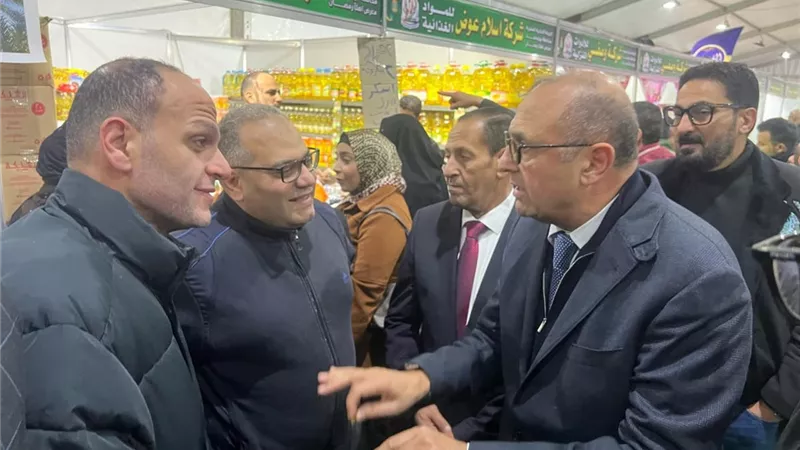 سكرتيرعام الاتحاد العام للغرف التجارية في زيارة لمعرض أهلا رمضان