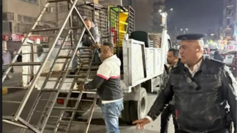 التحفظ علي ١٥ توك توك بجنوب المنيرة و رفع ٦٩٥ اشغال بالعمرانية