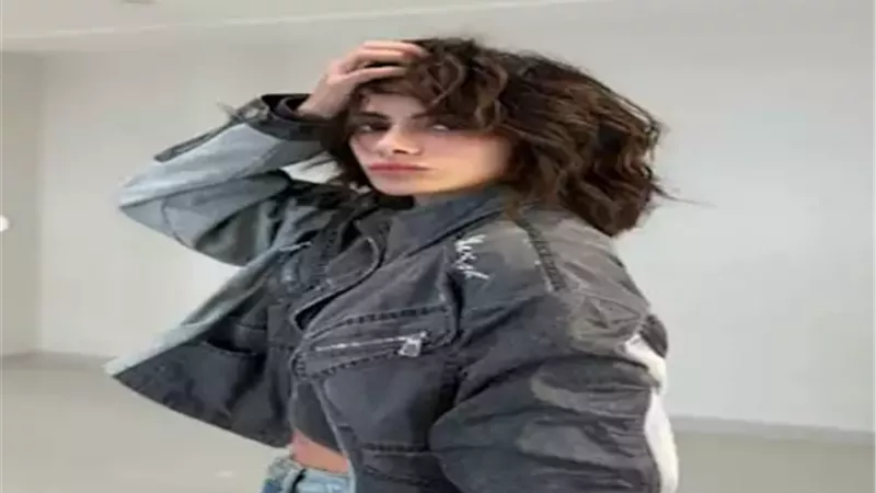 صبا مبارك تلفت الانظار بشعر قصير