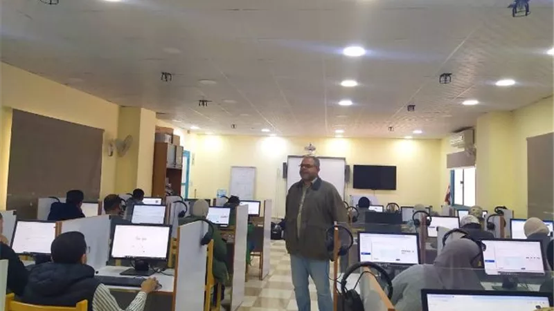 مركز التحول الرقمي بجامعة الغردقة يجري اختبارات المجموعة 44