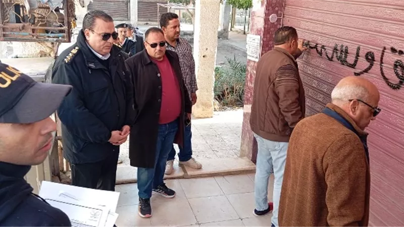 أسباب غلق جهاز 15 مايو لـ40 محل بالتعاون مع شرطة التعمير.. بالصور