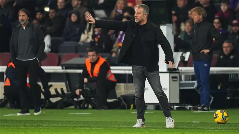 فليك يرد على أزمة التحكيم في مباراة برشلونة ورايو فاليكانو