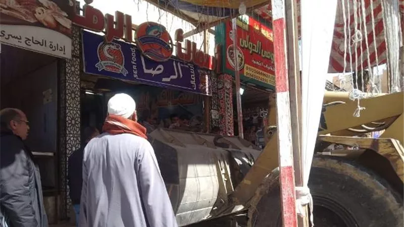 جهاز بدر يضرب بيد من حديد على المخالفات بالتعاون مع شرطة المرافق.. صور