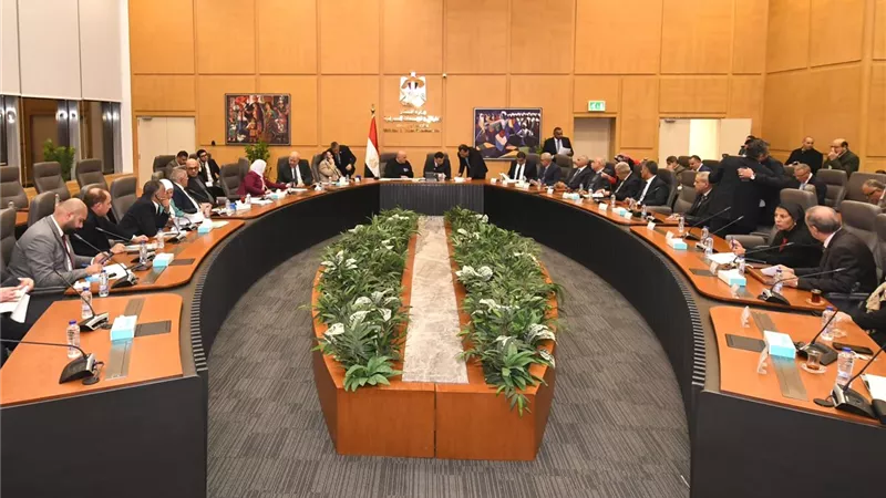 وزير الإسكان يعقد اجتماعه الدوري مع أعضاء مجلسي 