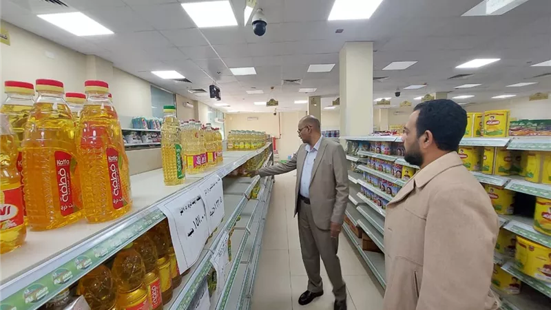 وكيل وزارة التموين بالبحر الأحمر يتفقد منافذ بيع السلع الغذائية