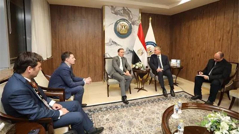 جلسة مباحثات بين البترول و