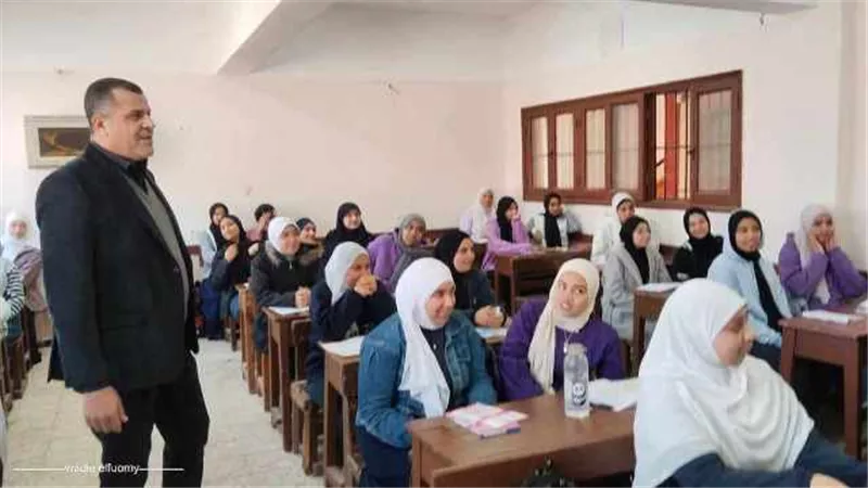 وكيل تعليم دمياط يفاجئ مدارس كفر سعد ويشيد بإنتظام الدراسة