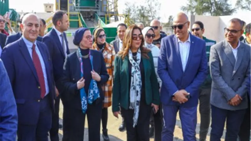 فؤاد وعوض وعطية يفتتحون مصنع معالجة المخلفات بالخانكة