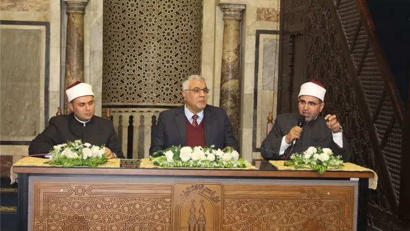 الملتقى الفقهي بالجامع الأزهر القلب هو الملك الحاكم لصلاح الإنسان