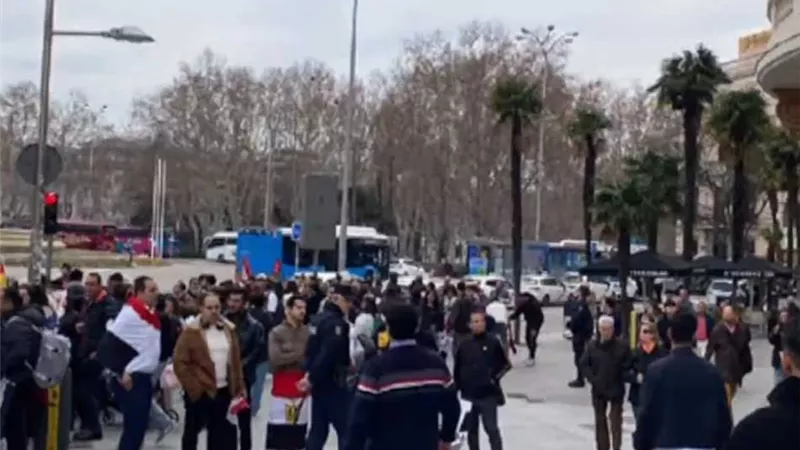 الجالية المصرية في إسبانيا تحتشد لاستقبال الرئيس السيسي