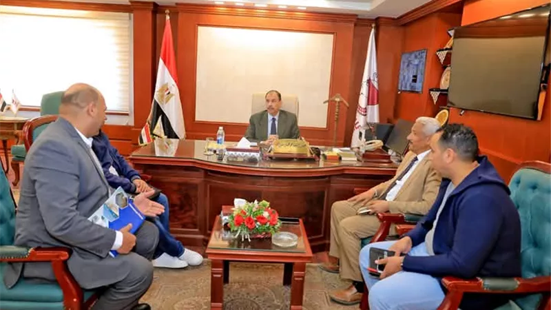 محافظ سوهاج يدشن قافلة لتركيب أجهزة تعويضية وأطراف صناعية بالمجان