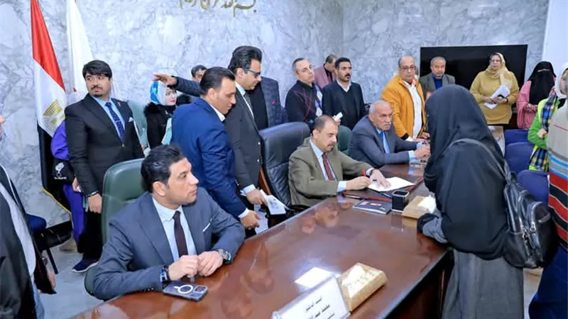 محافظ سوهاج يعقد اللقاء الأسبوعي للاستماع إلى شكاوى المواطنيين