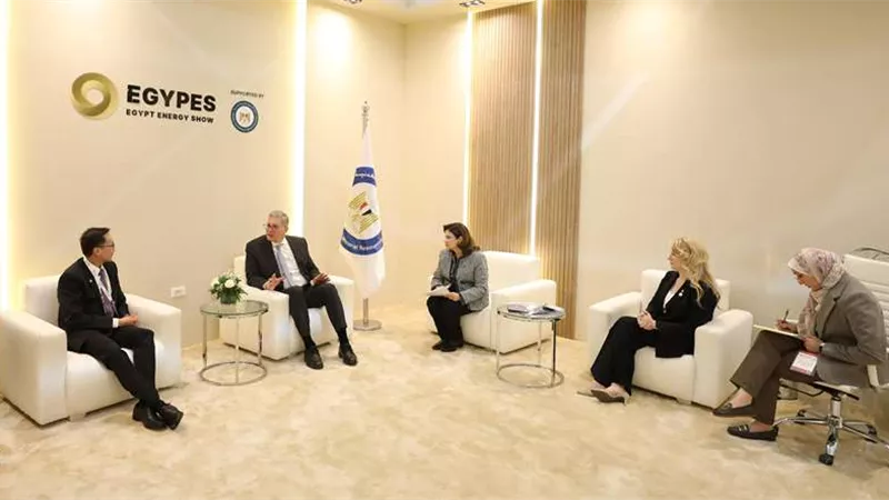 وزير البترول يبحث مع وفد شل العالمية أنشطتها وخططها المستقبلية