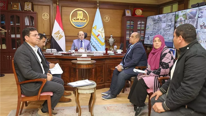 محافظ كفرالشيخ يناقش عددًا من الشكاوى في لقاء المواطنين