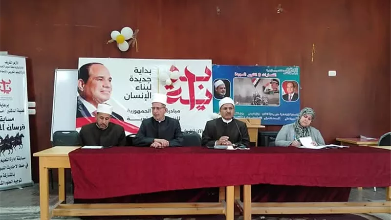 رئيس المنطقة الأزهرية بالسويس يجتمع بشيوخ المعاهد والموجهين