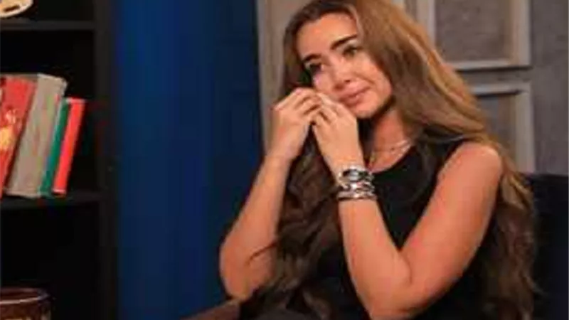 سر بكاء هنا الزاهد على الهواء