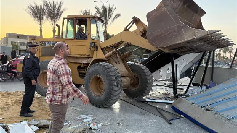 حملة مكبرة لإزالة الإشغالات والمخالفات بمدينة 6 أكتوبر.. صور