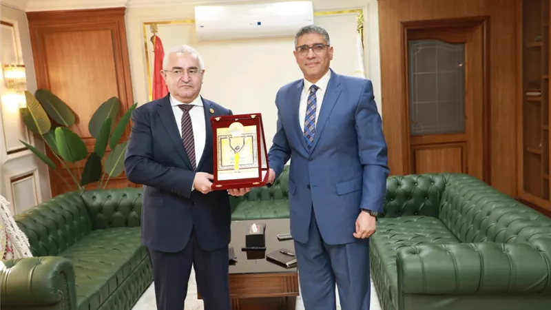 محافظ الجيزة يلتقى سفير دولة أذربيجان لبحث سبل التعاون
