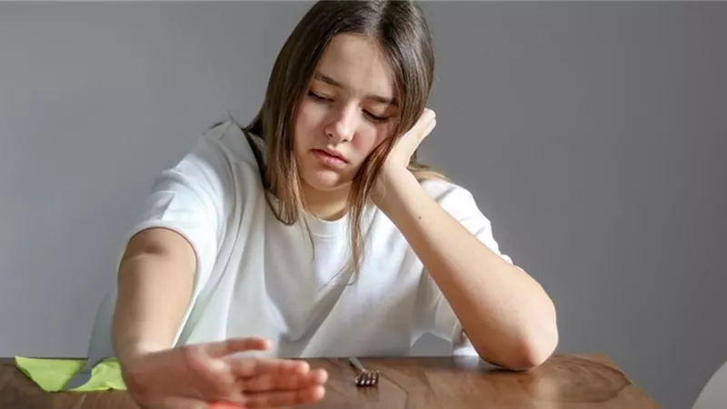 هل تؤثر الساعة البيولوجية على عادات الأكل لدى المراهقين؟