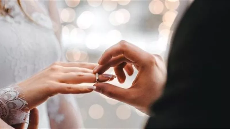 فقه الخطوبة بين الرجل والمرأة