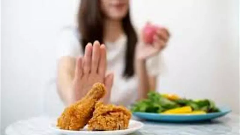 منها الأطعمة المصنعة والمقلية .. أمور تجنبها خلال الإمساك