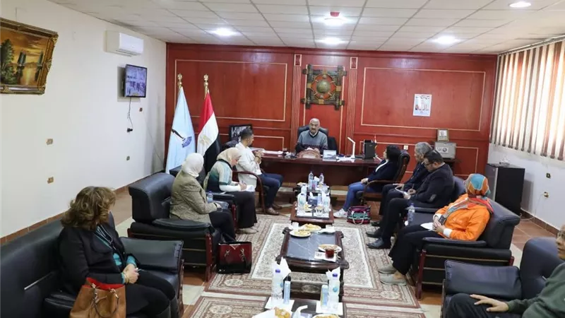 نائب محافظ البحر الأحمر تزور رأس غارب وتتفقد المشروعات التنموية