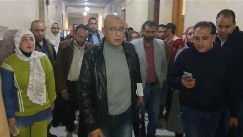 قنا.. وكيل الوزارة يتابع الخدمات الطبية بمستشفي دشنا المركز