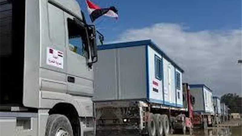 بدء دخول شاحنات إعادة الإعمار والكرفانات إلى قطاع غزة