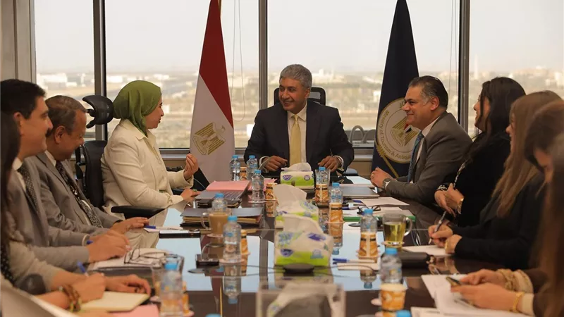 وزير الآثار يبحث سبل تطوير المنتجات والأنماط السياحية