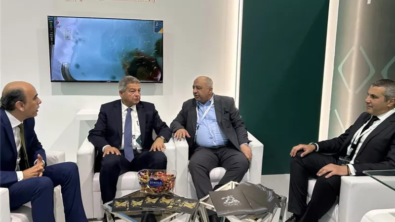رئيس الأعلى للإعلام يلتقي رئيس مدينة الإنتاج الإعلامي بالمنتدى السعودي للإعلام