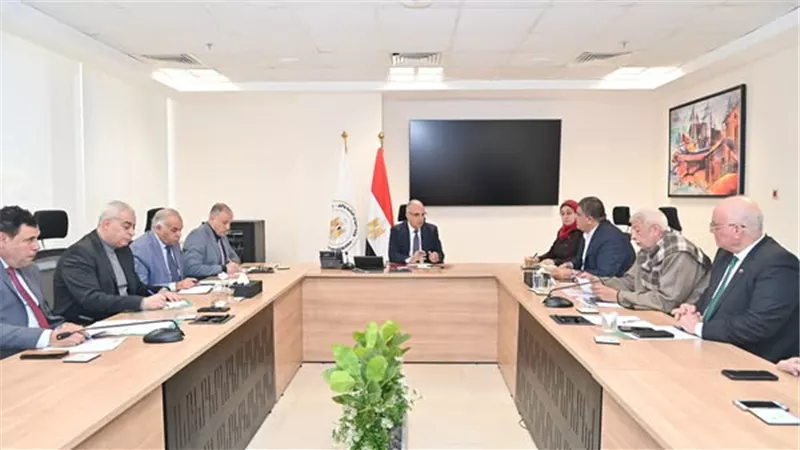 وزير الري: التوجيه بسرعة بحث طلبات إحلال وتجديد شبكات الصرف المغطى
