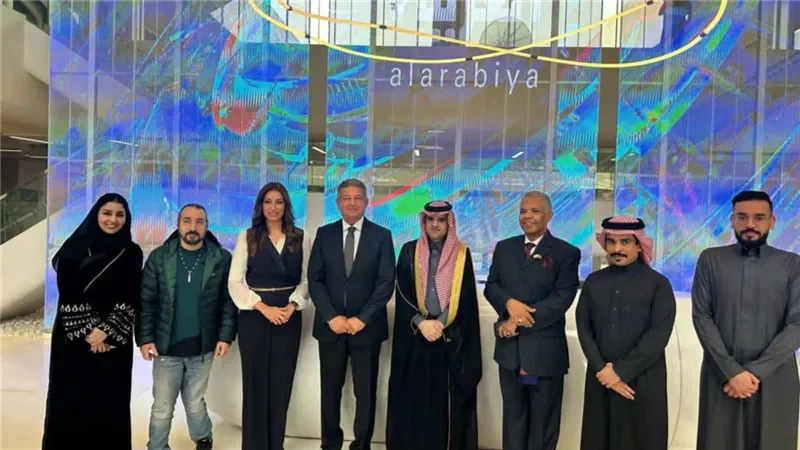 رئيس الأعلى للإعلام يجري جولة تفقدية بقناتي العربية والحدث