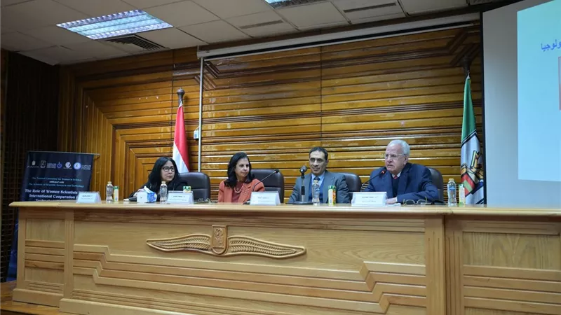 جامعة القاهرة تنظم مؤتمر دور المرأة العلمية في توطين التكنولوجيا