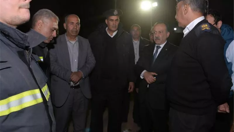 محافظ أسيوط يتفقد موقع المنزل المنهار بقرية الحواتكة