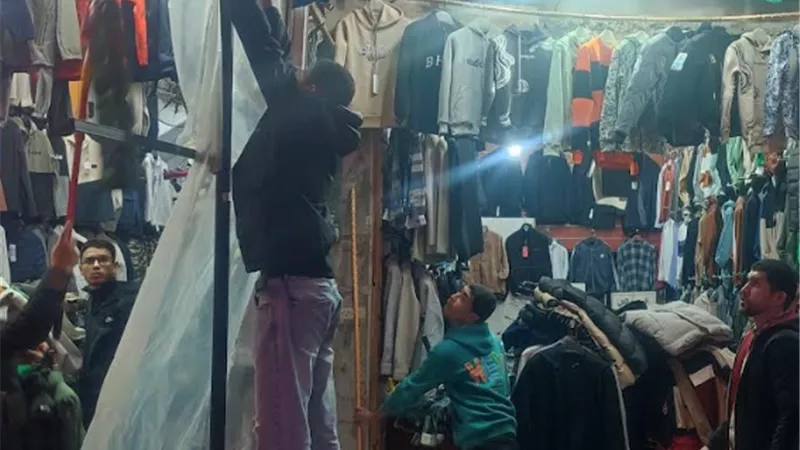 نائب محافظ مطروح يقود حملة لإزالة إشغالات المحال