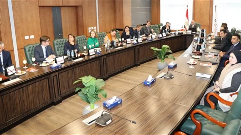 أسباب زيارة السفير الفرنسى لوكالة الفضاء فى العاصمة الإدارية.. بالصور