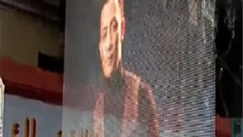 الجمهور يلتف حول محمد رمضان خلال تصوير برنامج 