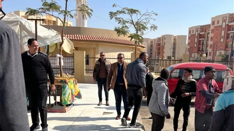 جهاز حدائق العاصمة يشن حملة شرسة لإزالة بالتعاون مع شرطة المرافق.. صور