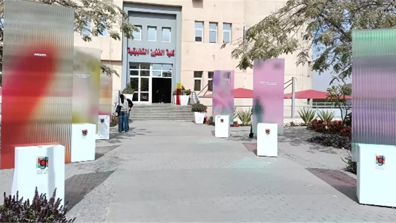 الفنون التطبيقية بالمصرية الروسية تنظم معرض لمنتجات زجاج العمارة.. صور